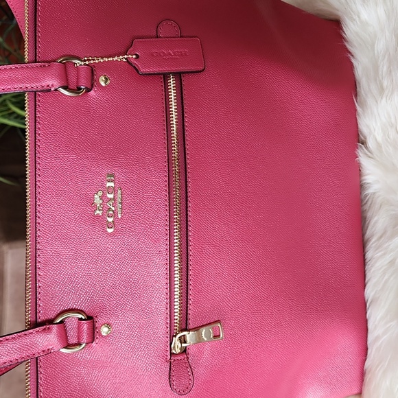 Beautiful NWOT Coach Hot Pink Saffiano Leather Shoulder Tote Bag 🩷🎁💖 - Picture 3 of 15